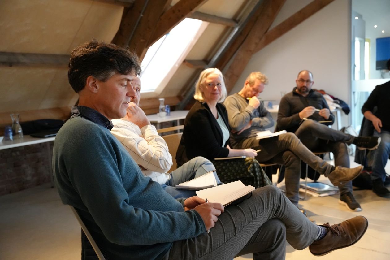 RCC03035 D2B groep in kring-1